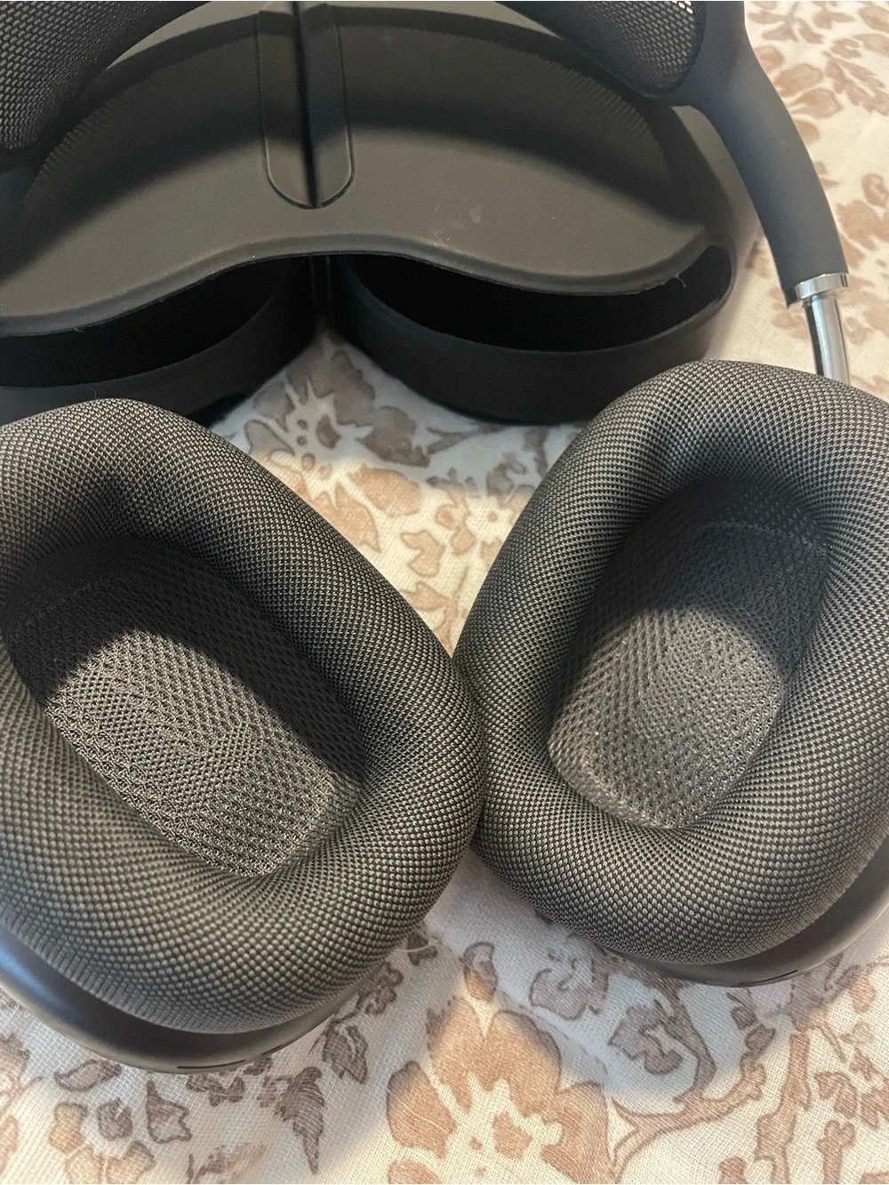 Protective Black VR Headset Carrying Case with Mesh Padded Band